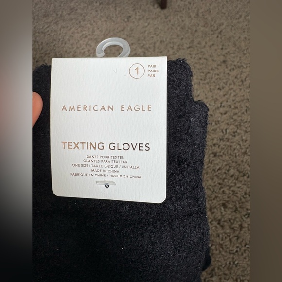 American Eagle Outfitters Texting Gloves - Picture 2 of 3